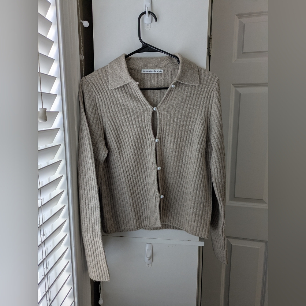 A&F Beige Cardigan
